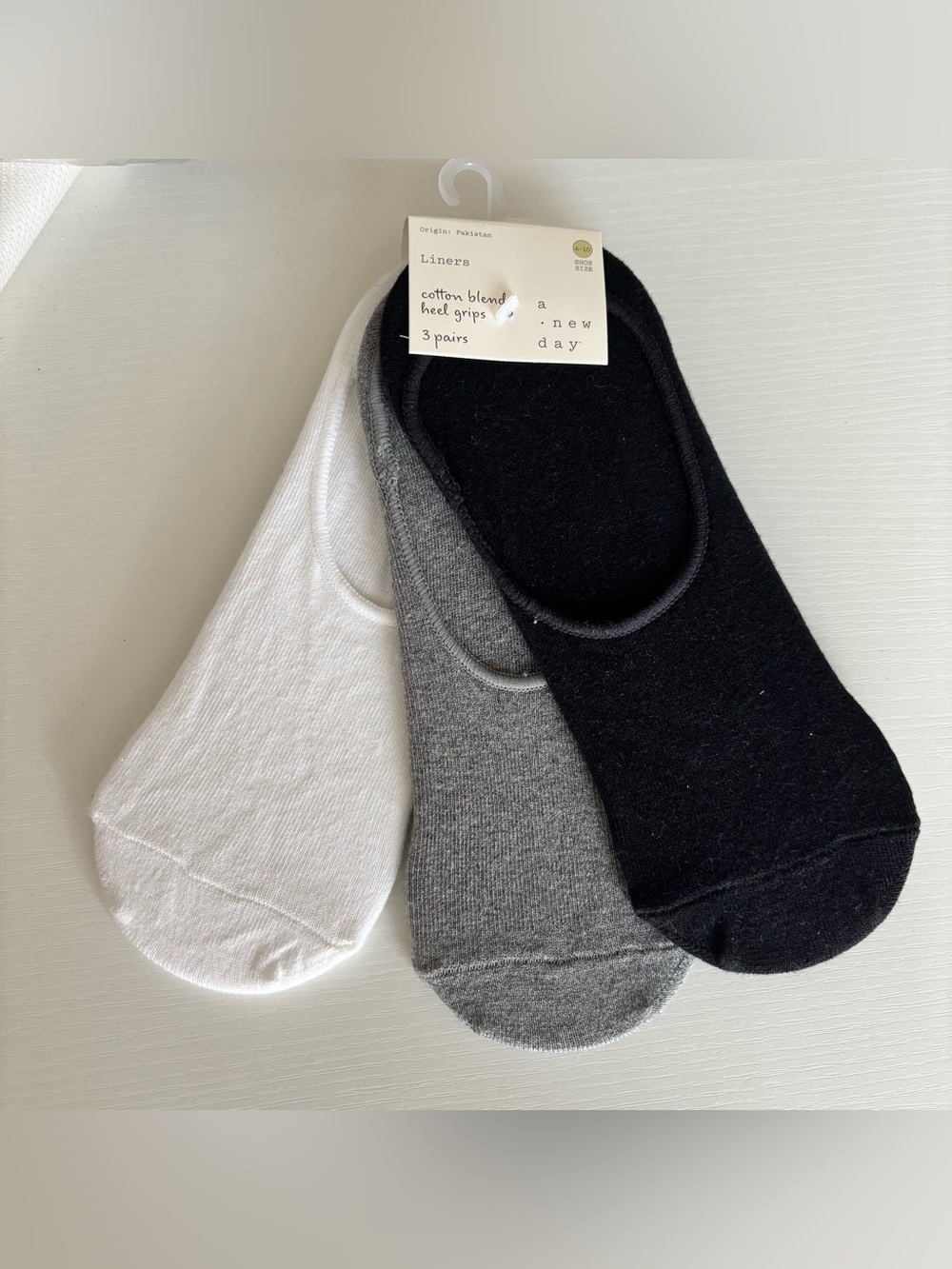 A New Day 3 Pairs Women's No-Show Liner Socks with Heel Grips shoe size 4-10